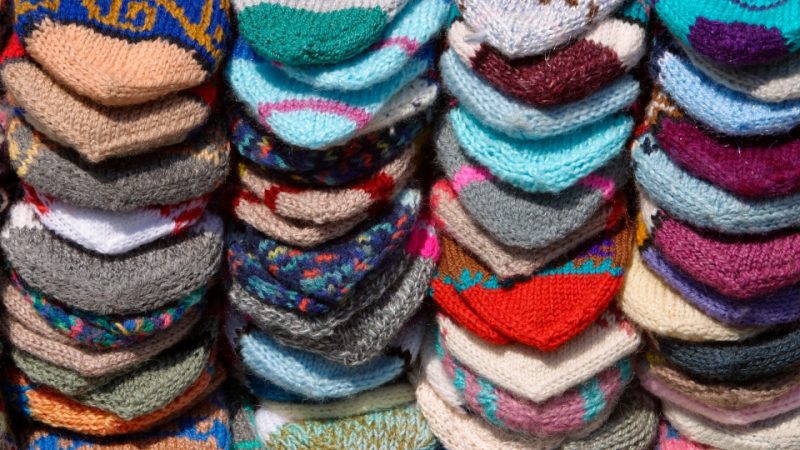 Les astuces pour entretenir et nettoyer efficacement vos chaussettes fantaisies